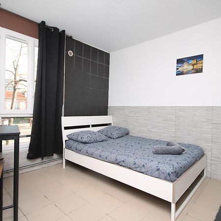 03 - Chambre avec lit double proche Paris et transports WIFI Saint-Denis  Extérieur photo