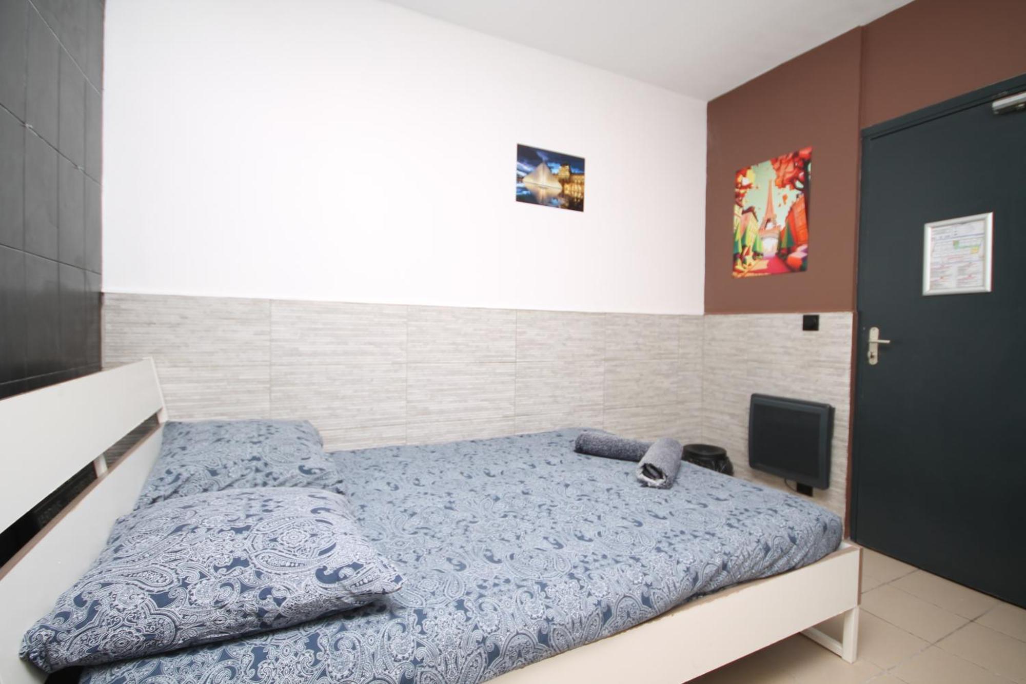 03 - Chambre avec lit double proche Paris et transports WIFI Saint-Denis  Extérieur photo