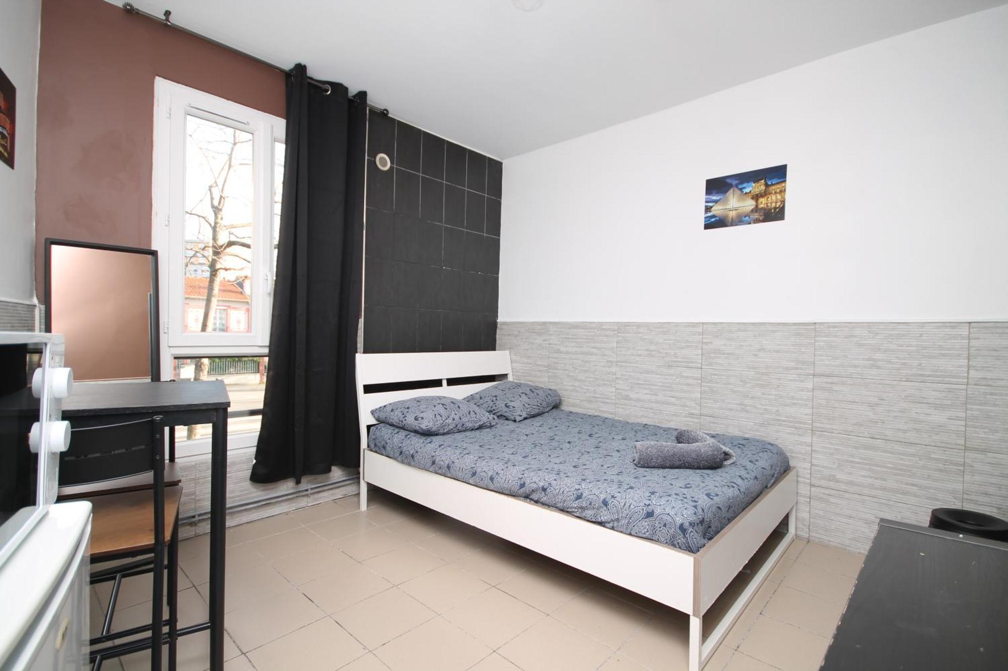 03 - Chambre avec lit double proche Paris et transports WIFI Saint-Denis  Extérieur photo